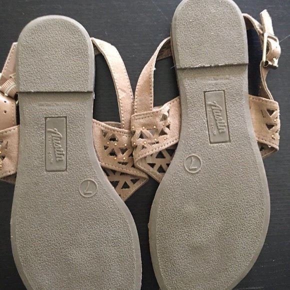 Women's Sandals‎ - Picture 3 of 4